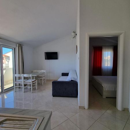 Apartments Ana โนวาลยา ภายนอก รูปภาพ