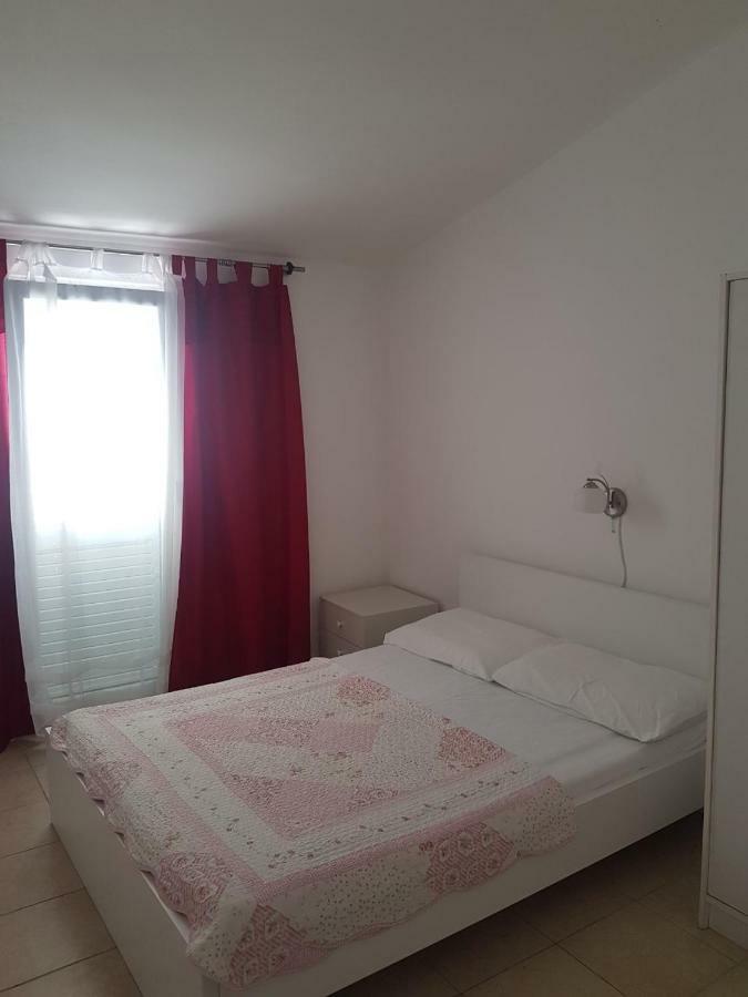 Apartments Ana โนวาลยา ภายนอก รูปภาพ